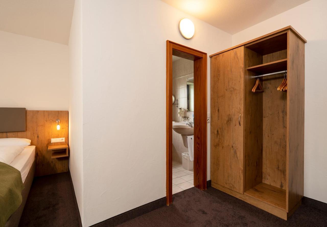 Hotel Krone Nellingen エクステリア 写真